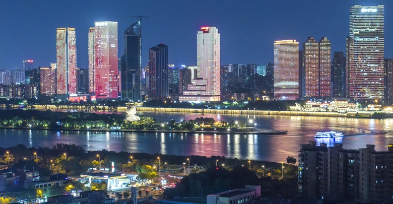 華燈上 夜未央